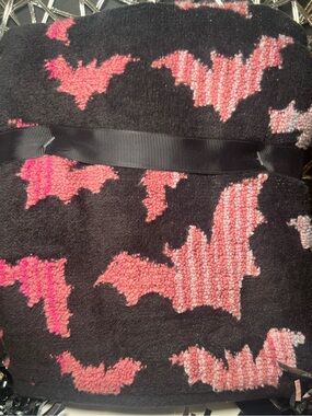 2 Halloween Pink Bats Hand Towels Betsey Johnson Bathroom